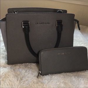 Michael kors grey purse. Wallet not included.